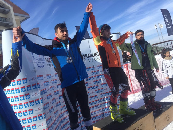 Hakkari Kayak takımı Erzurum'da 9 madalya ile döndü 9