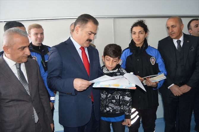 Hakkari'de öğrencilerin karne heyecanı! 2