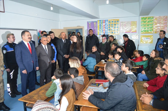 Hakkari'de öğrencilerin karne heyecanı! 3