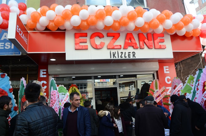 Hakkari’de İkizler Eczanesi açıldı 16