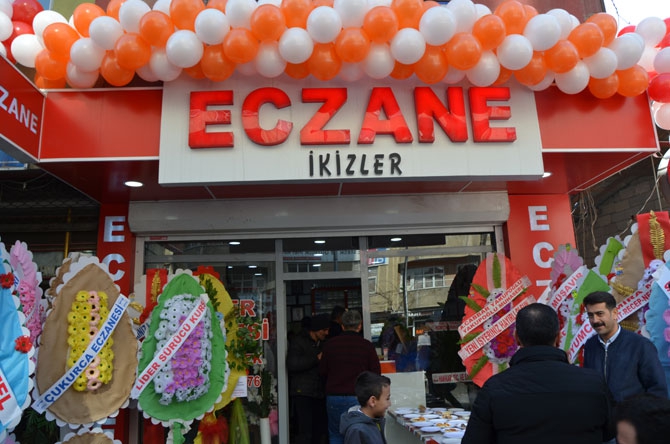 Hakkari’de İkizler Eczanesi açıldı 6
