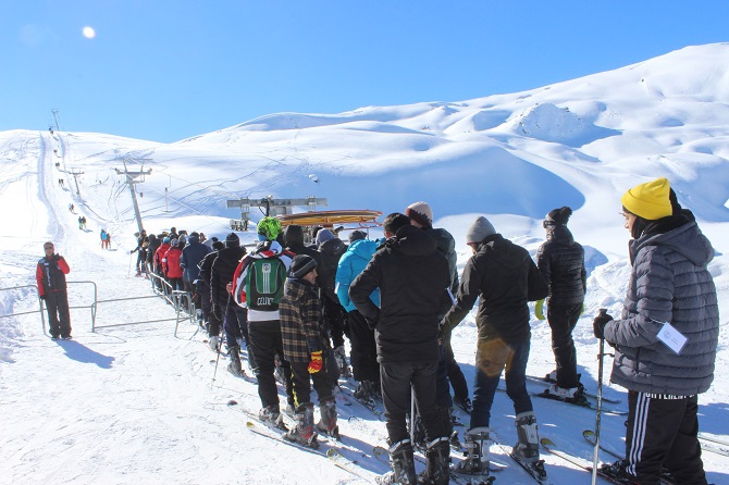 Hakkari'deki Kayak Merkezinde Tatil Yoğunluğu 13
