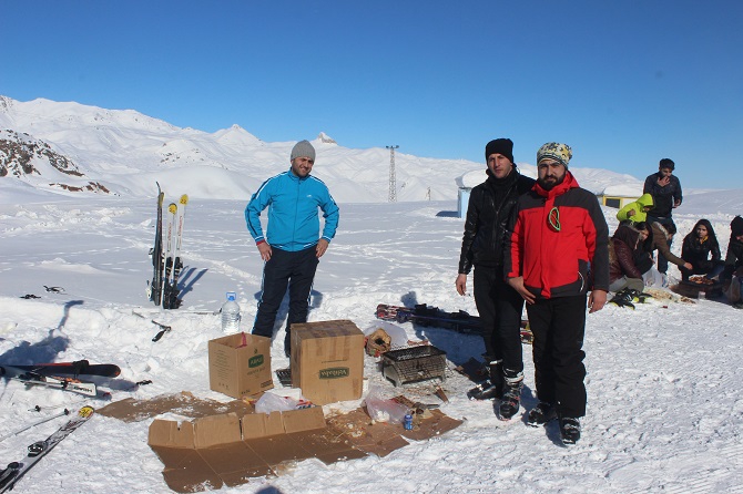 Hakkari'deki Kayak Merkezinde Tatil Yoğunluğu 15