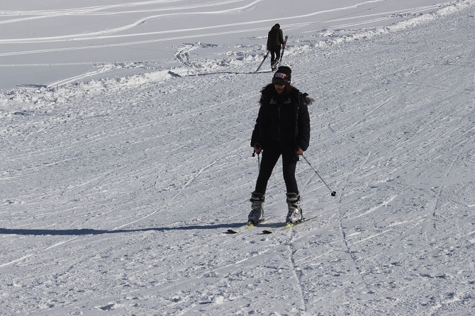 Hakkari'deki Kayak Merkezinde Tatil Yoğunluğu 18