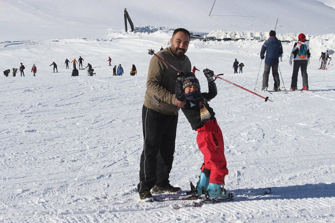 Hakkari'deki Kayak Merkezinde Tatil Yoğunluğu 19