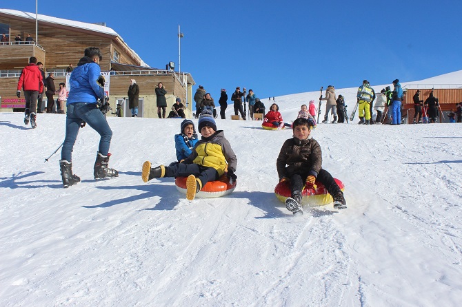 Hakkari'deki Kayak Merkezinde Tatil Yoğunluğu 7