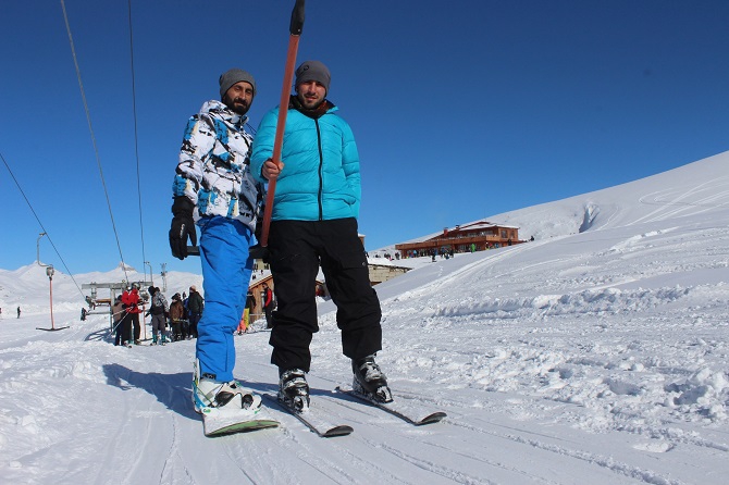 Hakkari'deki Kayak Merkezinde Tatil Yoğunluğu 9