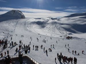 Hakkari'deki Kayak Merkezinde Tatil Yoğunluğu