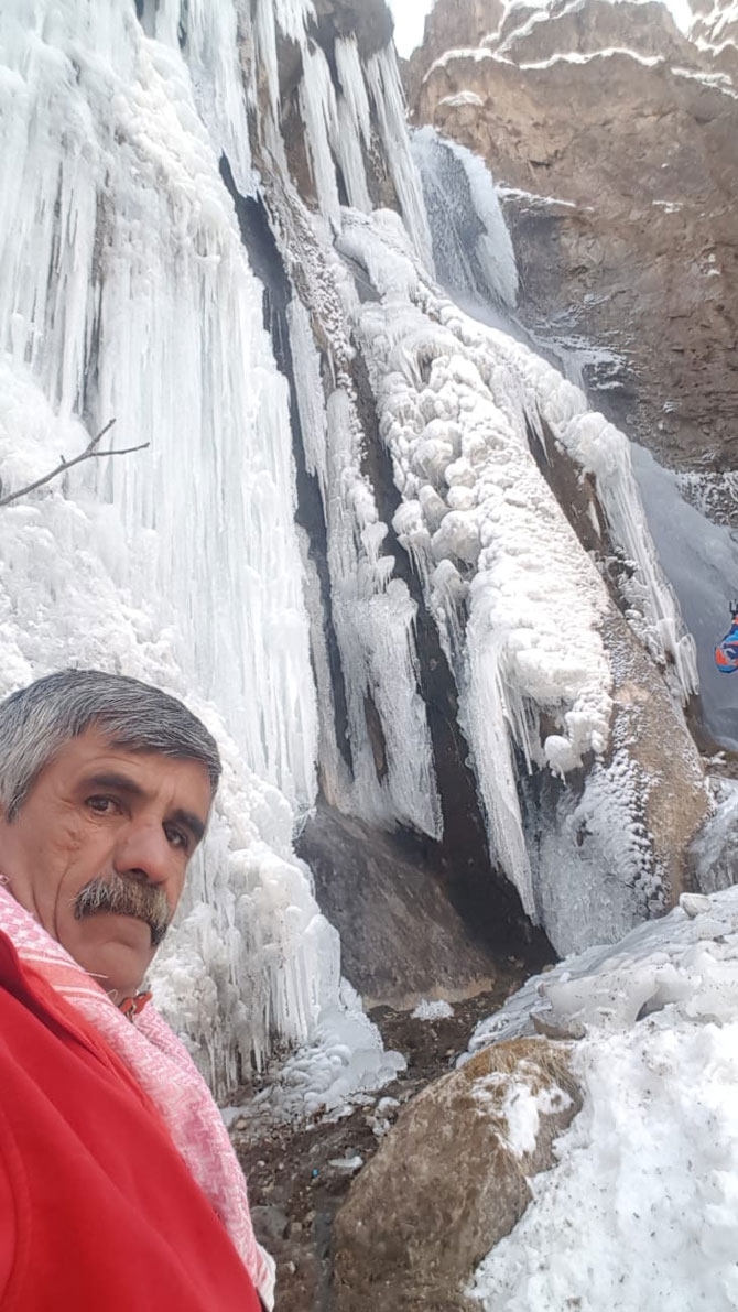 Hakkari'deki Ağaçdibi Şelalesi buz tuttu! 4