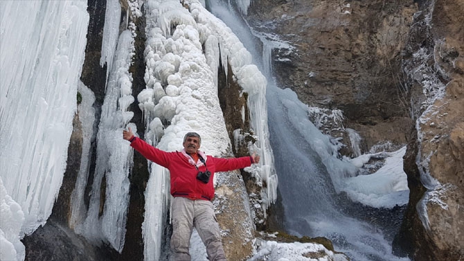 Hakkari'deki Ağaçdibi Şelalesi buz tuttu! 6