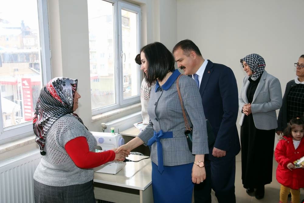 Vali Akbıyık'tan, Mesleki ve Teknik Kurslara ziyaret 7