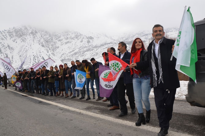 Hakkari’de HDP adaylarına görkemli karşılama 1