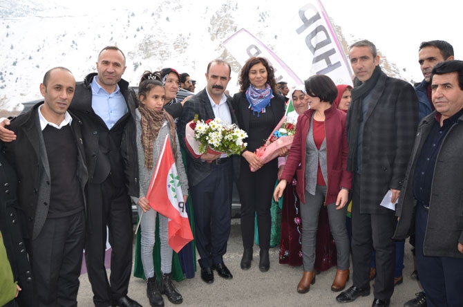 Hakkari’de HDP adaylarına görkemli karşılama 10