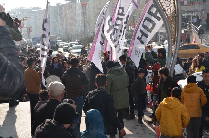 Hakkari’de HDP adaylarına görkemli karşılama 13