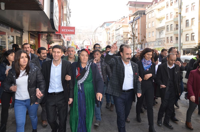 Hakkari’de HDP adaylarına görkemli karşılama 14