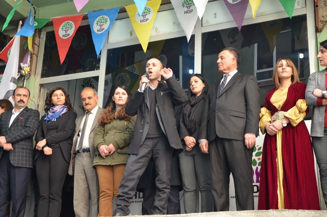 Hakkari’de HDP adaylarına görkemli karşılama 16