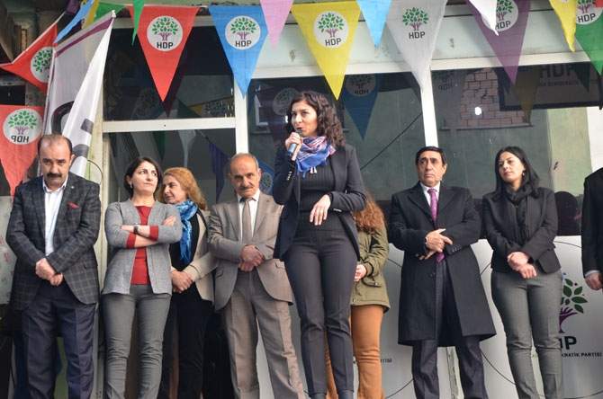 Hakkari’de HDP adaylarına görkemli karşılama 17