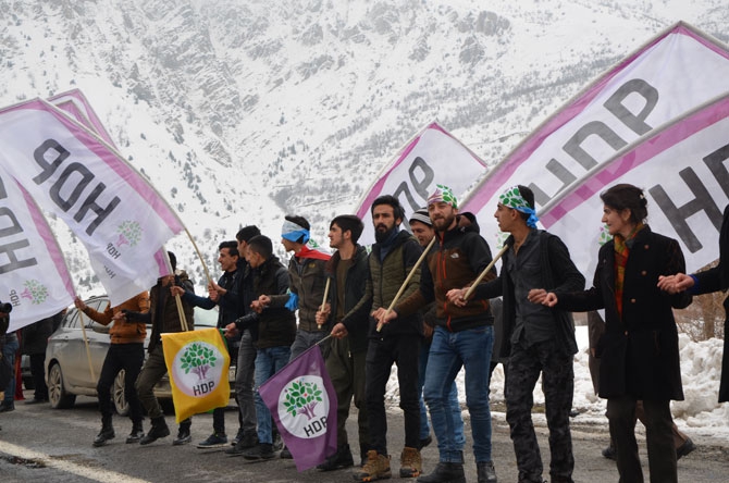 Hakkari’de HDP adaylarına görkemli karşılama 2
