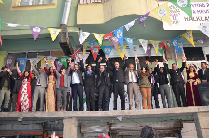 Hakkari’de HDP adaylarına görkemli karşılama 3