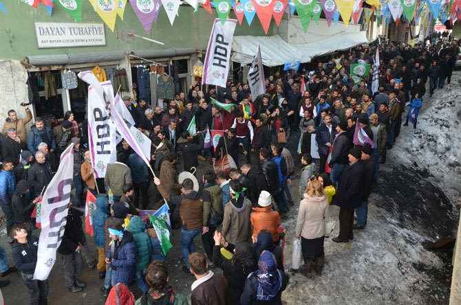 Hakkari’de HDP adaylarına görkemli karşılama 4