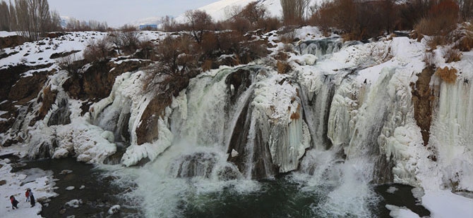 Muradiye Şelalesi kış modunda 1