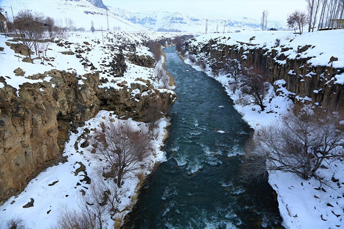 Muradiye Şelalesi kış modunda 3