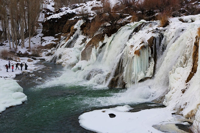 Muradiye Şelalesi kış modunda 5