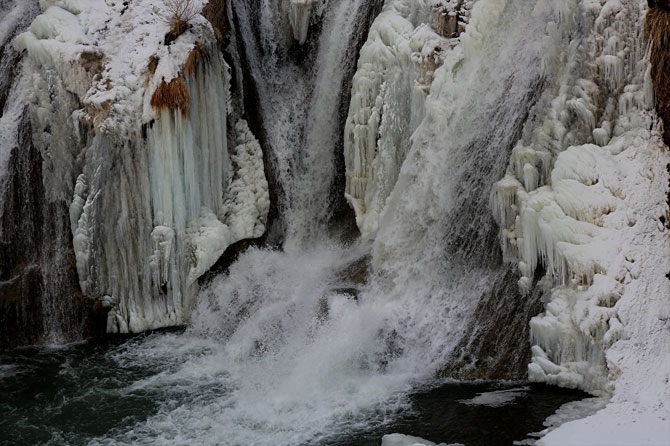 Muradiye Şelalesi kış modunda 9