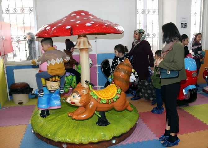 Abıyık, Çocuk Oyun ve Kültür Merkezini ziyaret etti 10