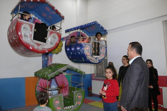 Abıyık, Çocuk Oyun ve Kültür Merkezini ziyaret etti 2