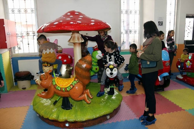 Abıyık, Çocuk Oyun ve Kültür Merkezini ziyaret etti 3