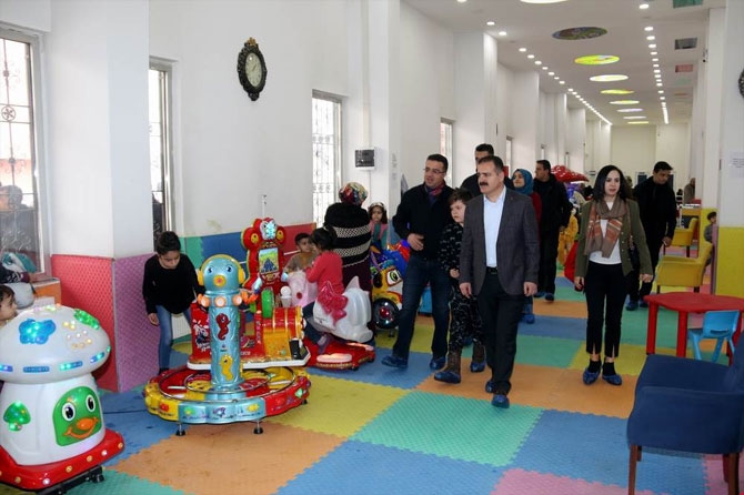 Abıyık, Çocuk Oyun ve Kültür Merkezini ziyaret etti 6