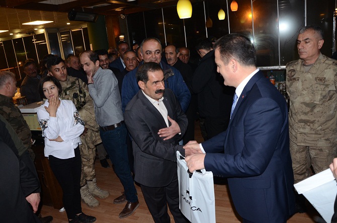 Vali Akbıyık, çalışanlar ile yemekte buluştu 13