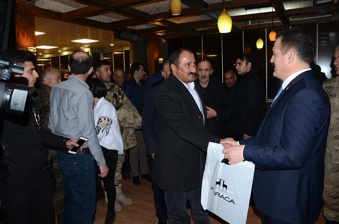 Vali Akbıyık, çalışanlar ile yemekte buluştu 15