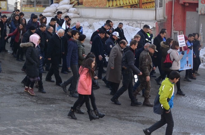 Vali Akbıyık trafikte farkındalık için yürüdü! 2