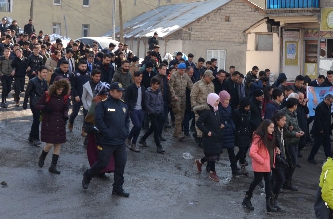 Vali Akbıyık trafikte farkındalık için yürüdü! 3
