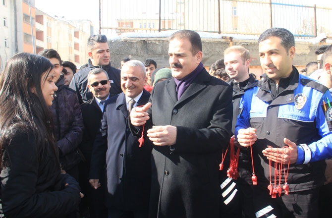 Vali Akbıyık trafikte farkındalık için yürüdü! 6