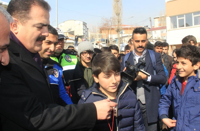 Vali Akbıyık trafikte farkındalık için yürüdü! 7