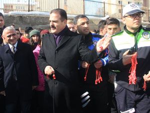 Vali Akbıyık trafikte farkındalık için yürüdü!