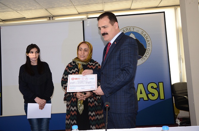 Hakkari Kadın Derneğinden sertifika töreni! 14