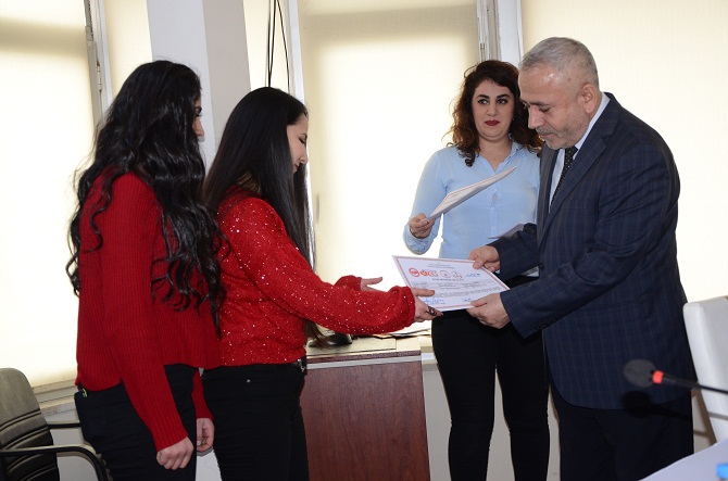 Hakkari Kadın Derneğinden sertifika töreni! 15