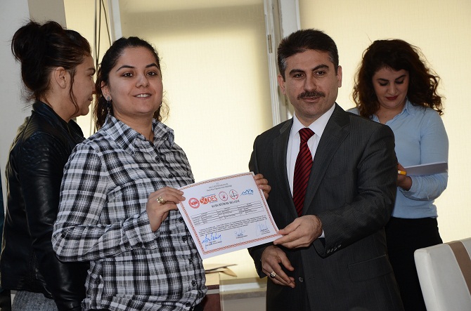 Hakkari Kadın Derneğinden sertifika töreni! 16