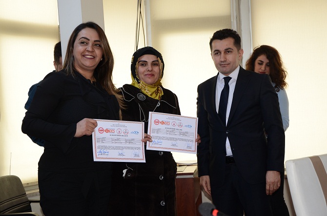 Hakkari Kadın Derneğinden sertifika töreni! 17