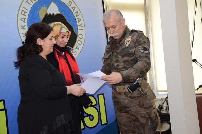 Hakkari Kadın Derneğinden sertifika töreni! 18