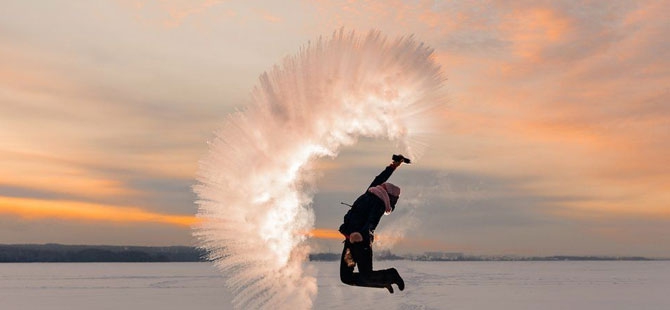 -50 derecede, kaynar su ile yaratılan buzlu sanat eserleri 1