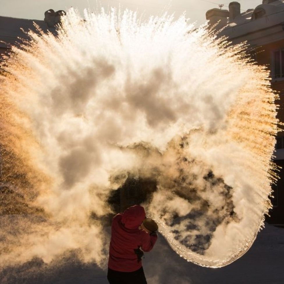 -50 derecede, kaynar su ile yaratılan buzlu sanat eserleri 3