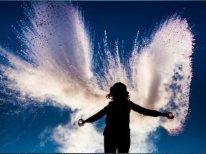 -50 derecede, kaynar su ile yaratılan buzlu sanat eserleri