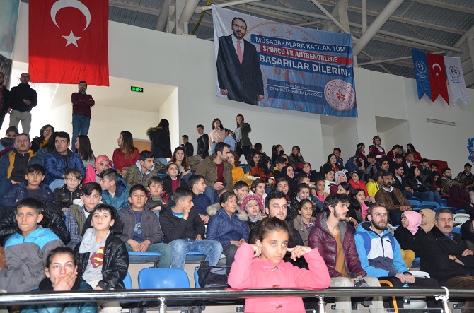 Hakkari'de okullar arası folklor yarışması düzenlendi 14