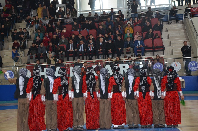 Hakkari'de okullar arası folklor yarışması düzenlendi 15
