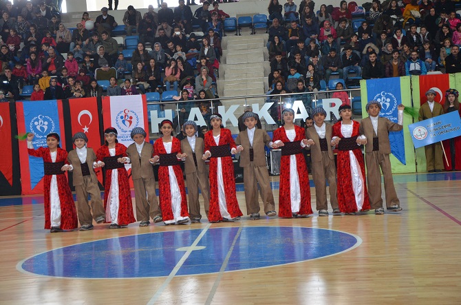 Hakkari'de okullar arası folklor yarışması düzenlendi 16